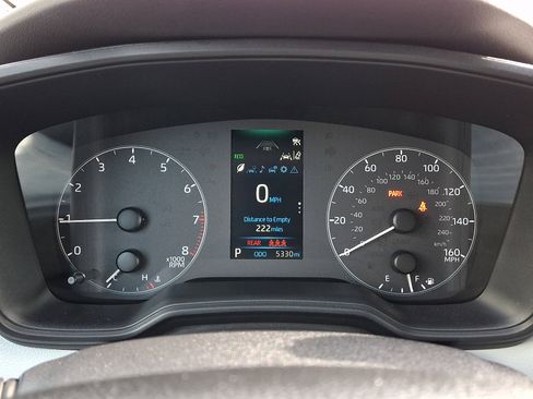 Used 2025 Toyota Corolla SE w/ Convenience Package image 18