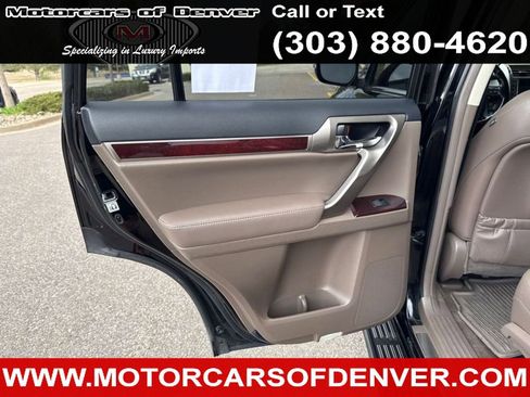 Used 2017 Lexus GX 460 Premium w/ Premium Package image 23