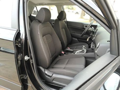 Used 2022 Hyundai Venue SEL w/ Cargo Package image 18