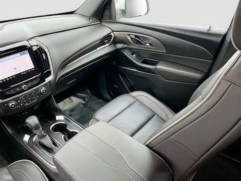 Used 2023 Chevrolet Traverse Premier image 24