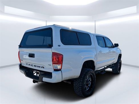 Used 2016 Toyota Tacoma SR image 3