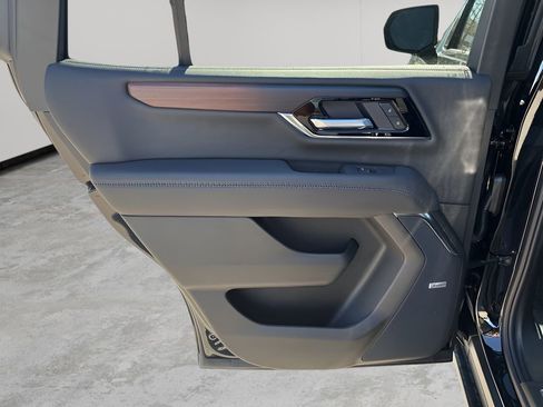 New 2026 GMC Yukon Denali w/ Sun & Power Step Package image 17