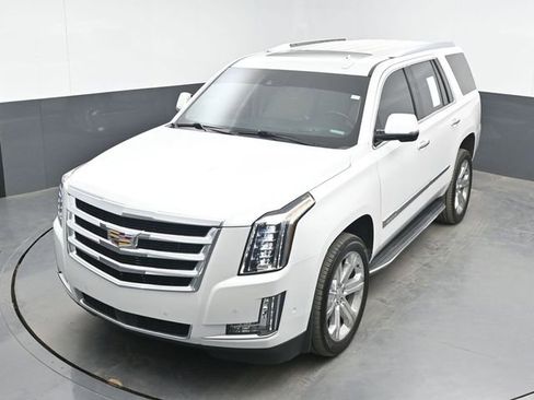 Used 2020 Cadillac Escalade Premium Luxury AWD/4WD image 15