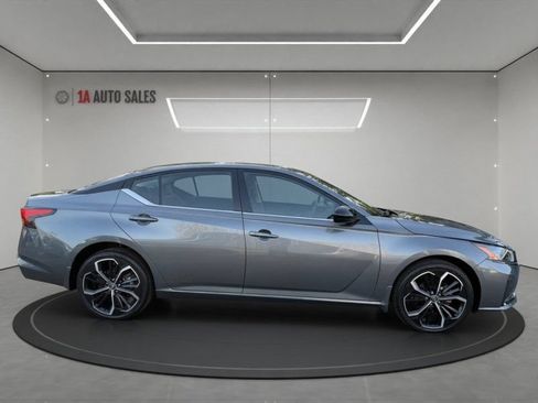 Used 2023 Nissan Altima 2.5 SR AWD/4WD image 6