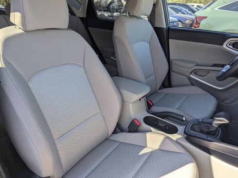 Certified 2025 Kia Soul LX image 8