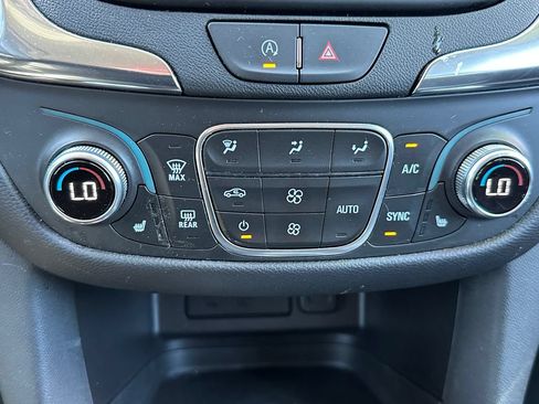 Used 2024 Chevrolet Equinox LT FWD image 32