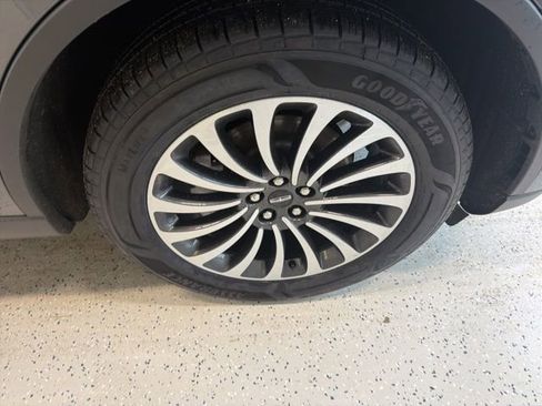 Used 2023 Lincoln Aviator AWD w/ Premium Package image 11