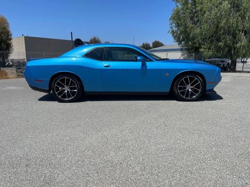 Used 2016 Dodge Challenger R/T Scat Pack w/ Leather Interior Group RWD image 4