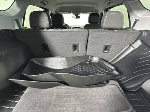 Used 2024 GMC Terrain SLE w/ Driver Convenience Package AWD/4WD image 27