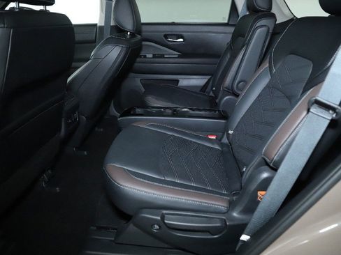 Certified 2024 Nissan Pathfinder Platinum image 17