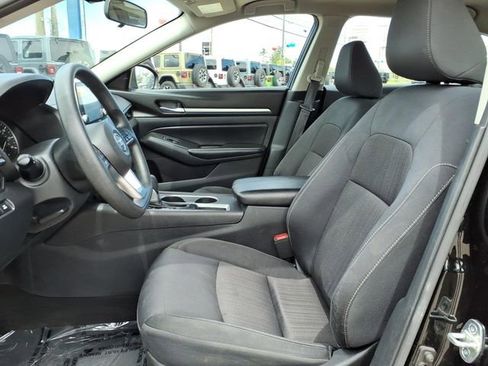 Used 2022 Nissan Altima 2.5 SV FWD image 9