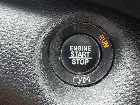 Used 2019 Jeep Cherokee Latitude Plus FWD image 19
