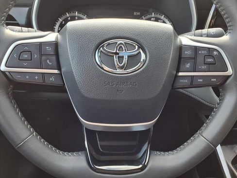 Used 2024 Toyota Highlander XSE image 19