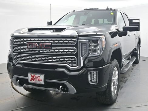 Used 2022 GMC Sierra 3500 Denali image 2