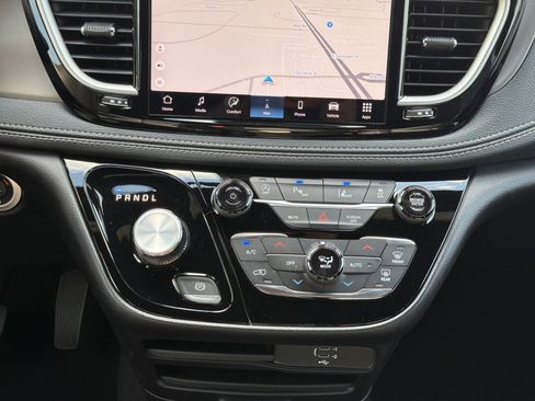 New 2027 Chrysler Pacifica Select w/ Family Tech Group AWD/4WD image 19