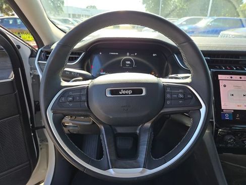 Used 2023 Jeep Grand Cherokee Limited AWD/4WD image 24