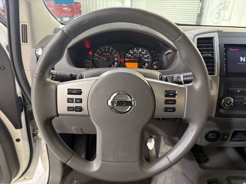 Used 2015 Nissan Frontier SV RWD image 15