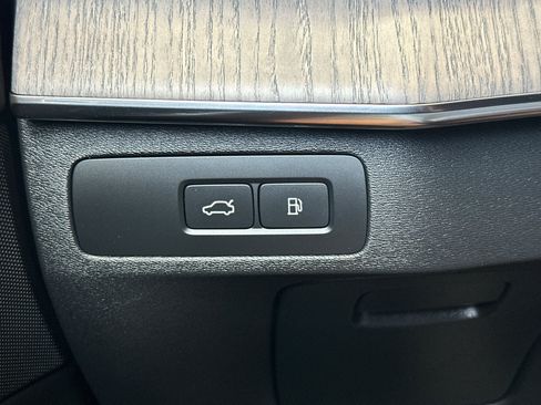 Certified 2023 Volvo XC90 T8 Ultimate w/ Protection Package Premier AWD/4WD image 35