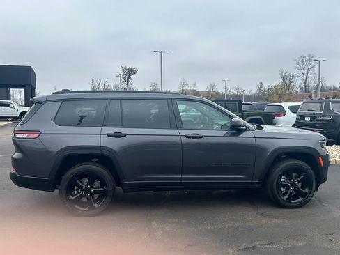 New 2025 Jeep Grand Cherokee L Altitude image 8