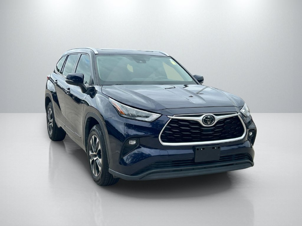 Used 2020 Toyota Highlander XLE FWD image 3