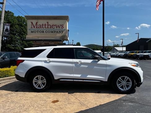 Used 2020 Ford Explorer XLT w/ Comfort Package AWD/4WD image 4