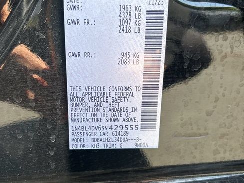 Used 2025 Nissan Altima 2.5 SV FWD image 3