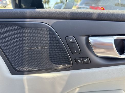 Used 2025 Volvo XC60 B5 Ultra w/ Protection Package Premier image 28