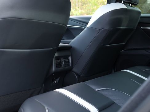 Used 2025 Toyota Camry SE image 11