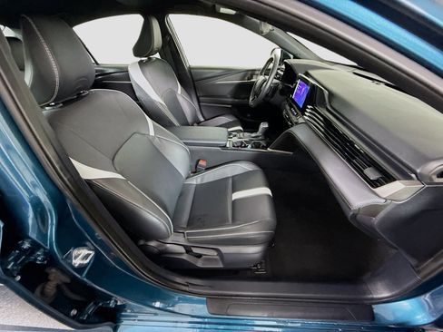Used 2025 Toyota Camry SE FWD image 29