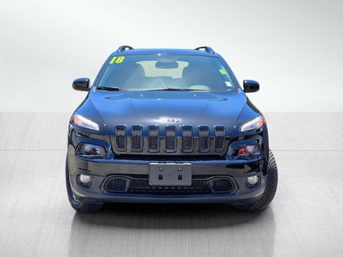Used 2018 Jeep Cherokee Latitude w/ Altitude Package AWD/4WD image 2