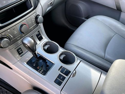 Used 2013 Toyota Highlander Plus image 16