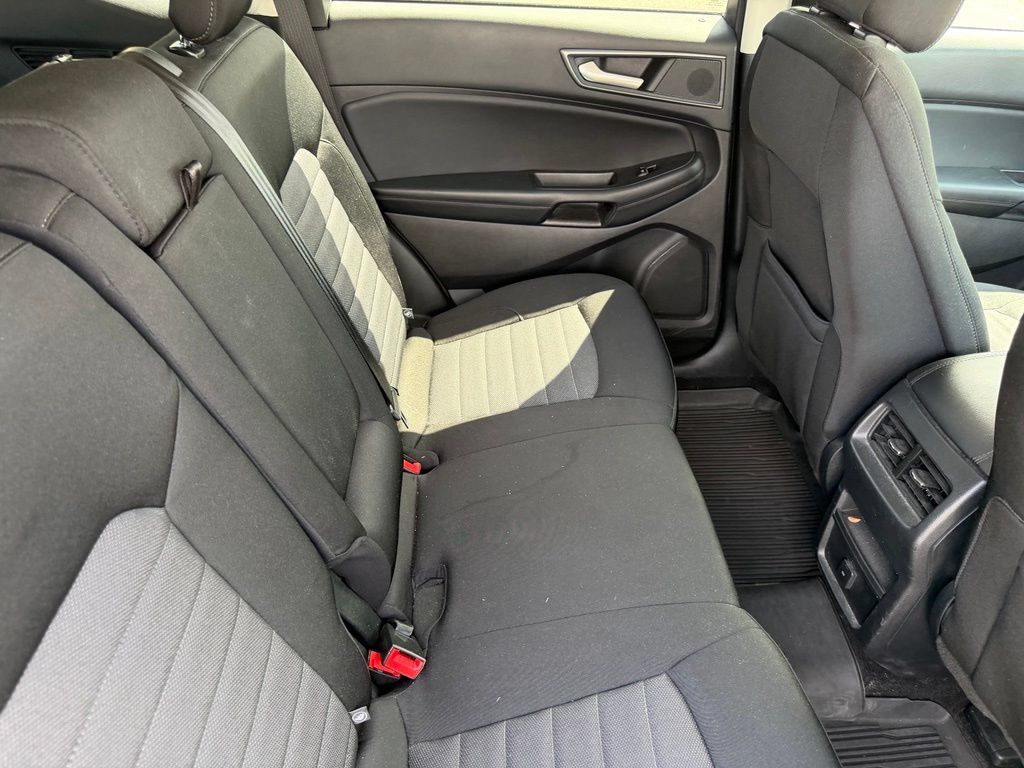 Used 2020 Ford Edge SE FWD image 15