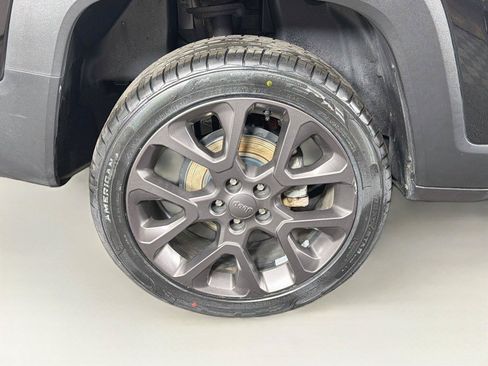 Used 2023 Jeep Renegade Latitude w/ Sun/Sound Group AWD/4WD image 33