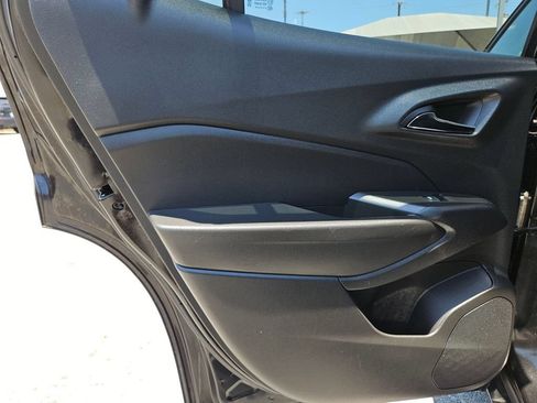 Used 2025 Chevrolet Trax LT w/ LT Convenience Package FWD image 18