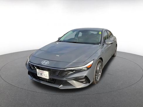 Used 2025 Hyundai Elantra Limited image 7