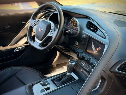 Used 2019 Chevrolet Corvette Stingray Coupe w/ 1LT image 11