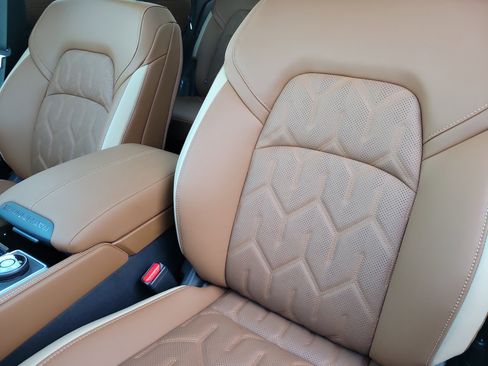 New 2026 Nissan Pathfinder Platinum image 11