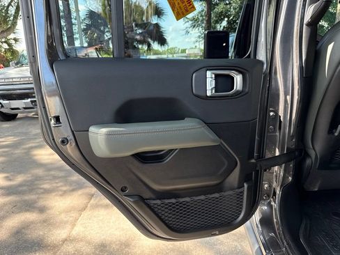 Used 2025 Jeep Gladiator Mojave w/ Convenience Group AWD/4WD image 52