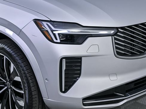 Used 2025 Volvo XC90 B5 Plus image 39