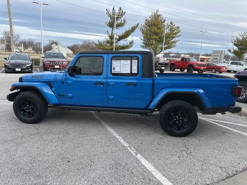 Used 2021 Jeep Gladiator Willys image 20