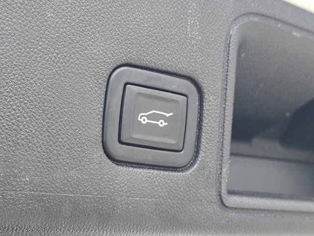Used 2022 GMC Terrain SLE w/ Driver Convenience Package FWD image 12