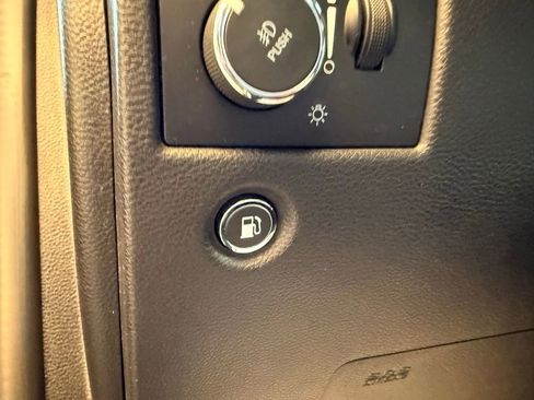 Used 2018 Jeep Grand Cherokee Limited image 18