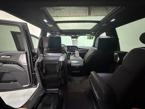 Used 2024 Cadillac Escalade Sport Platinum w/ LPO, ONYX Package AWD/4WD image 29