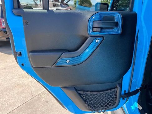 Used 2017 Jeep Wrangler Unlimited Sahara w/ Connectivity Group AWD/4WD image 20