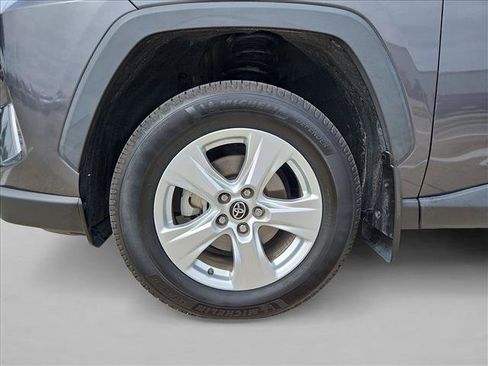Used 2021 Toyota RAV4 XLE w/ Convenience Package FWD image 25