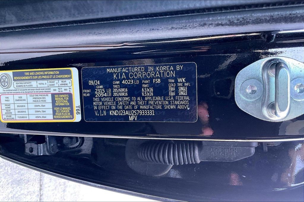 Used 2025 Kia Soul LX w/ LX Technology Package FWD image 33