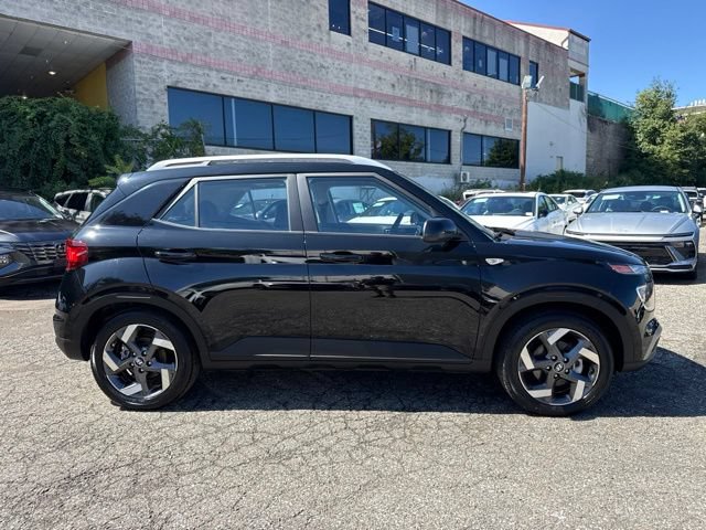Used 2026 Hyundai Venue SEL FWD image 18