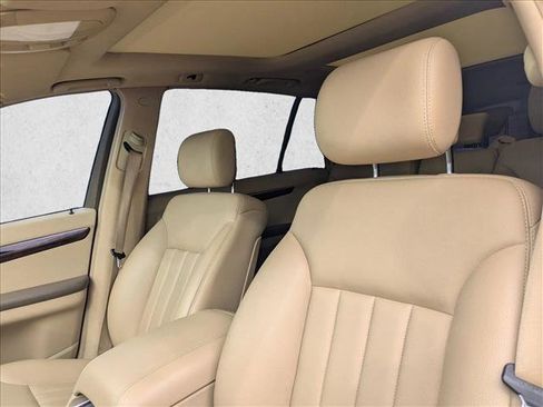 Used 2010 Mercedes-Benz R 350 4MATIC image 22