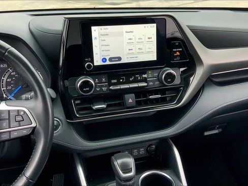 Used 2023 Toyota Highlander LE image 7