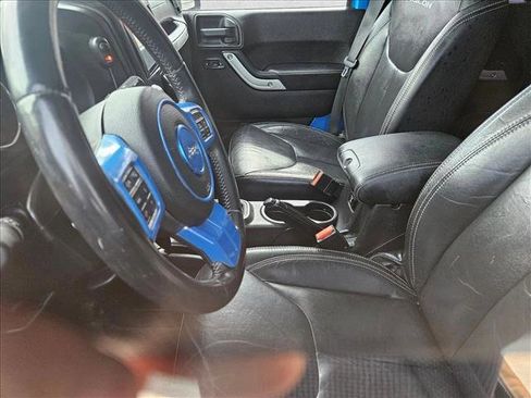 Used 2016 Jeep Wrangler Unlimited Rubicon image 12